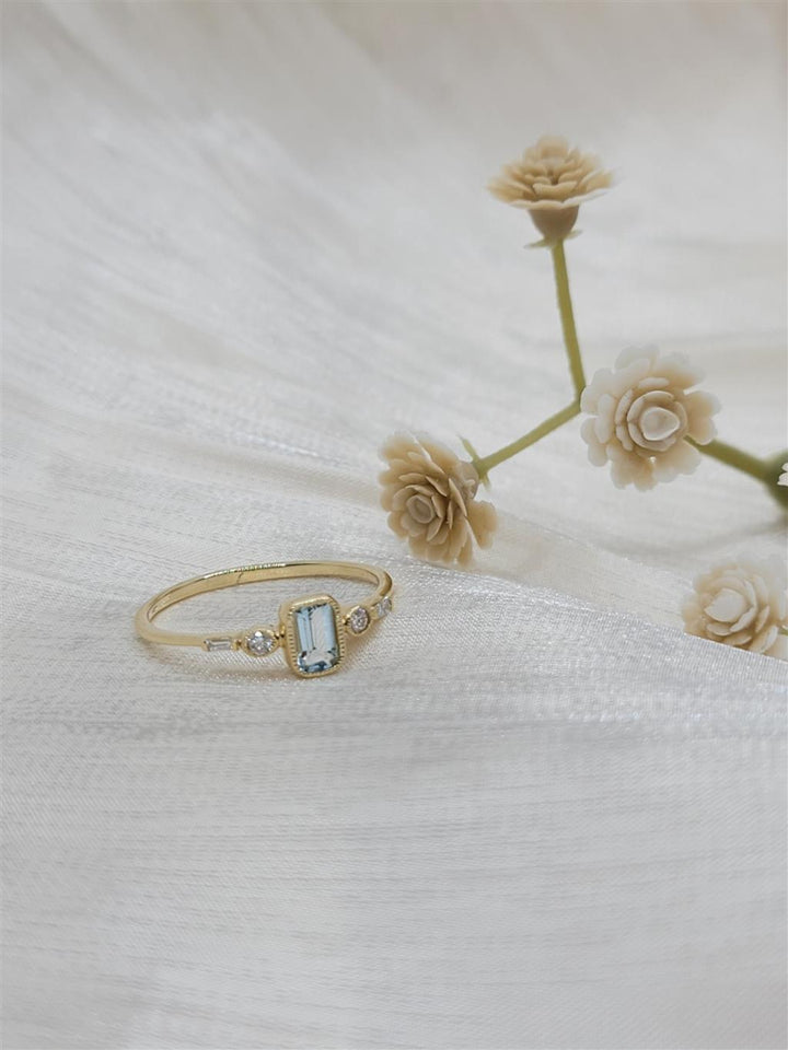 14K Yellow Gold Blue Topaz And Diamond Fashion Ring