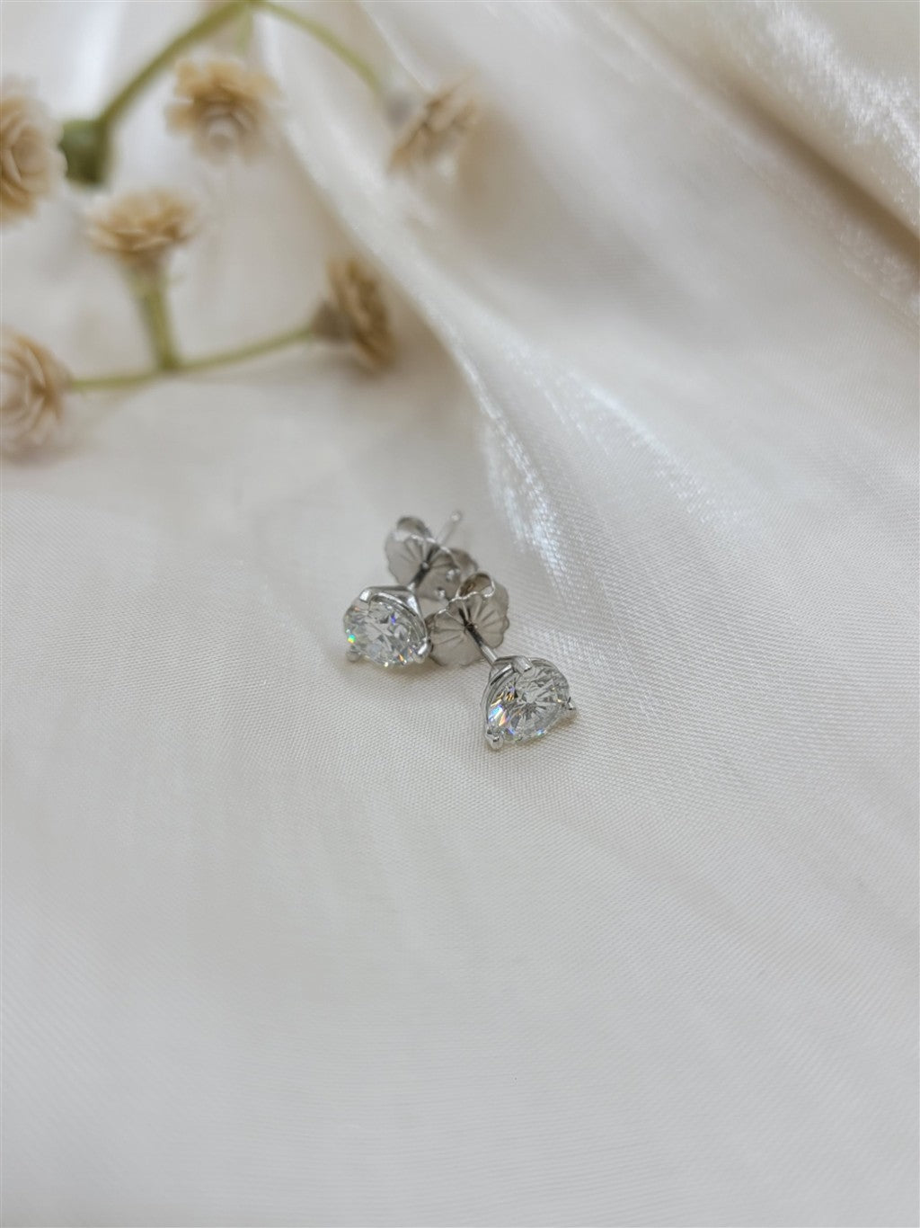 14K White Gold 3-Prong 1.09 Twt Round Diamond Studs