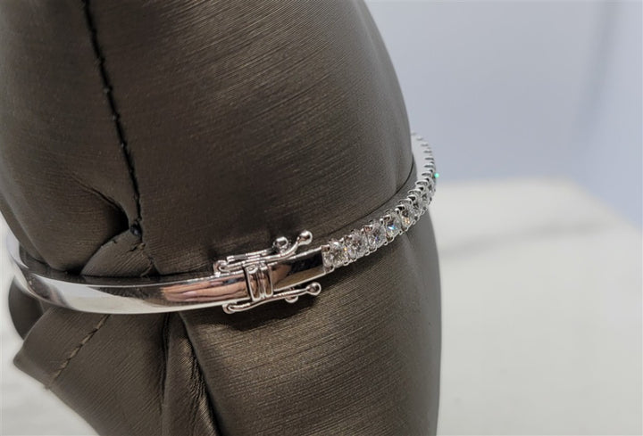 18K White Gold 200. ctw Round cut Diamond Bangle Bracelet