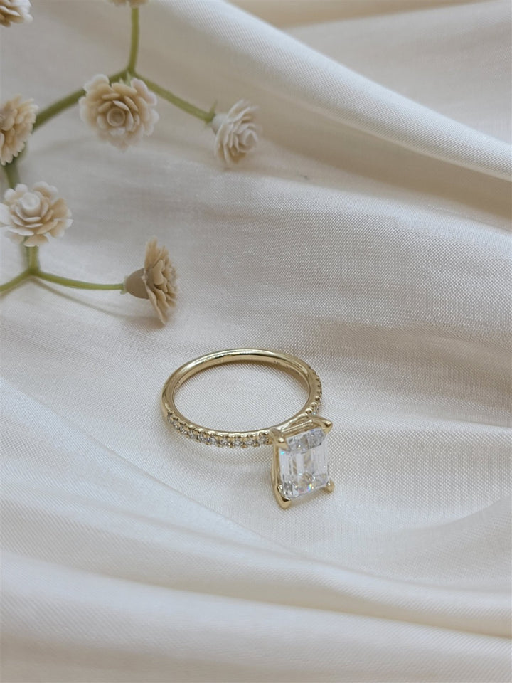 14K Yellow Gold Classic Diamond Engagement Ring Mounting