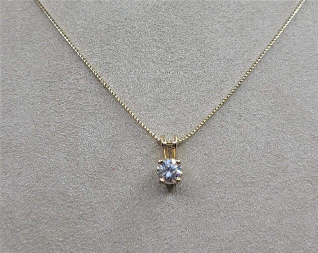 14K Yellow Gold 0.37 Ctw Round Cut Diamond Solitaire Necklace