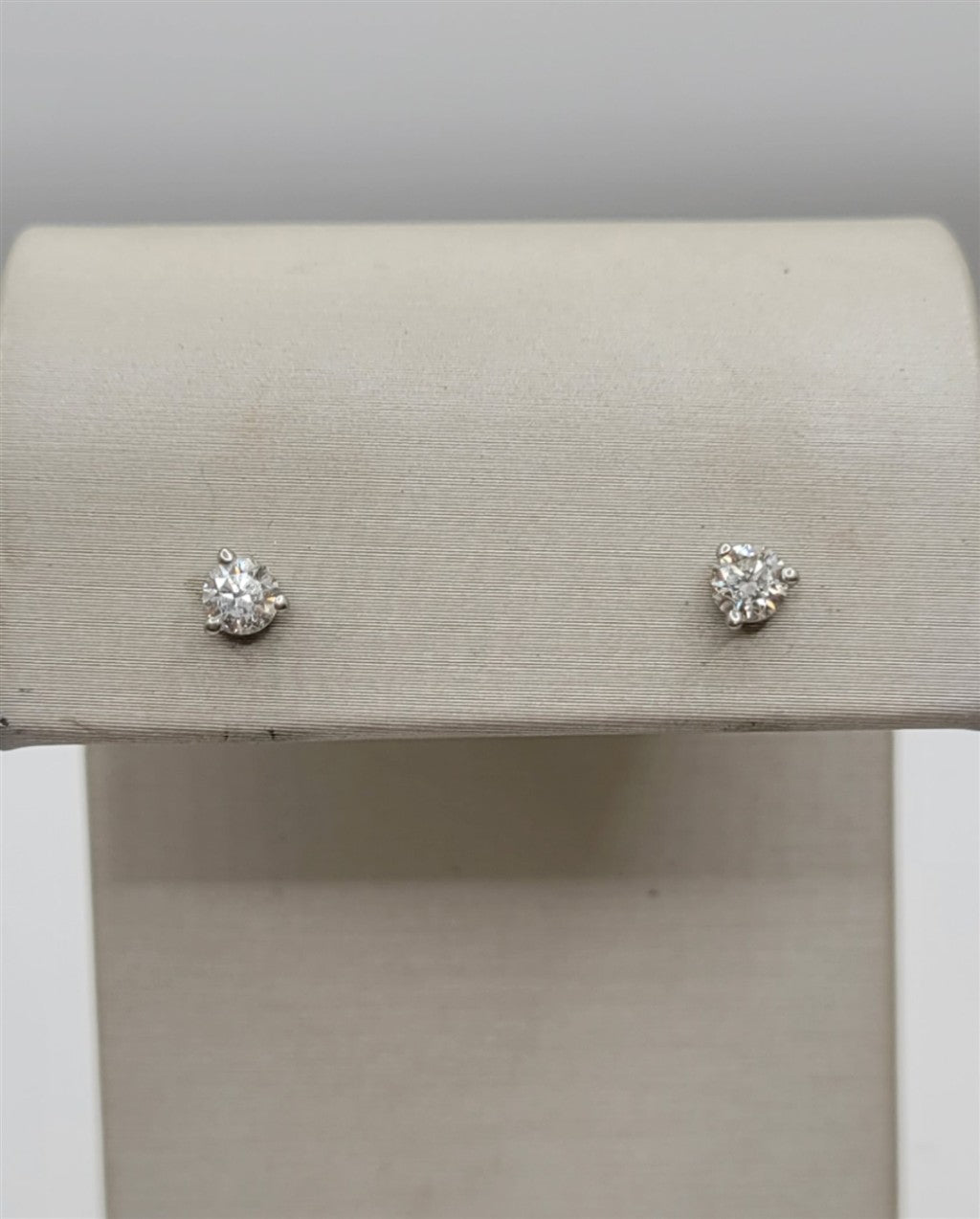 14K White Gold .50 Twt Round Diamond 3-Prong Studs