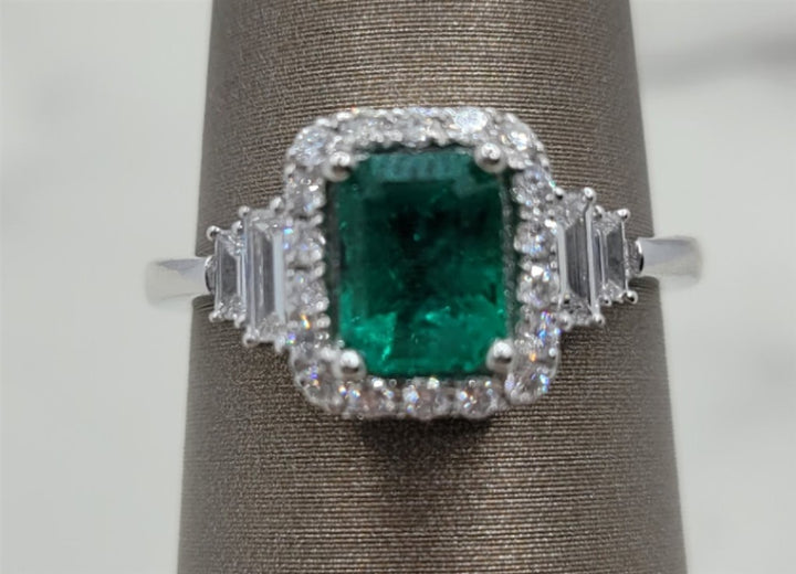 14K White Gold Antique Emerald & Diamonds Gemstone Ring