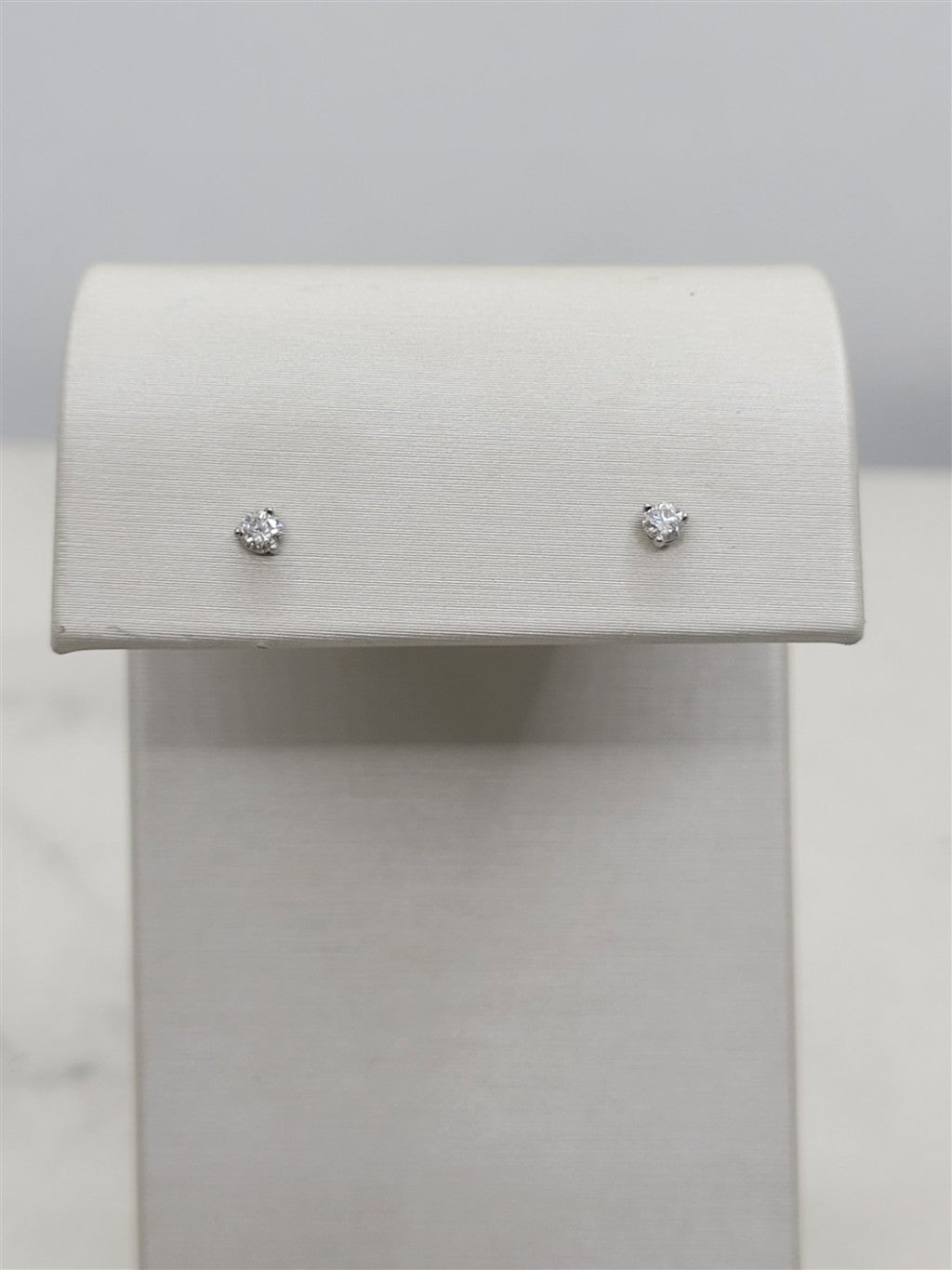 14K White Gold 0.11 Twt Round Diamond Stud Earrings