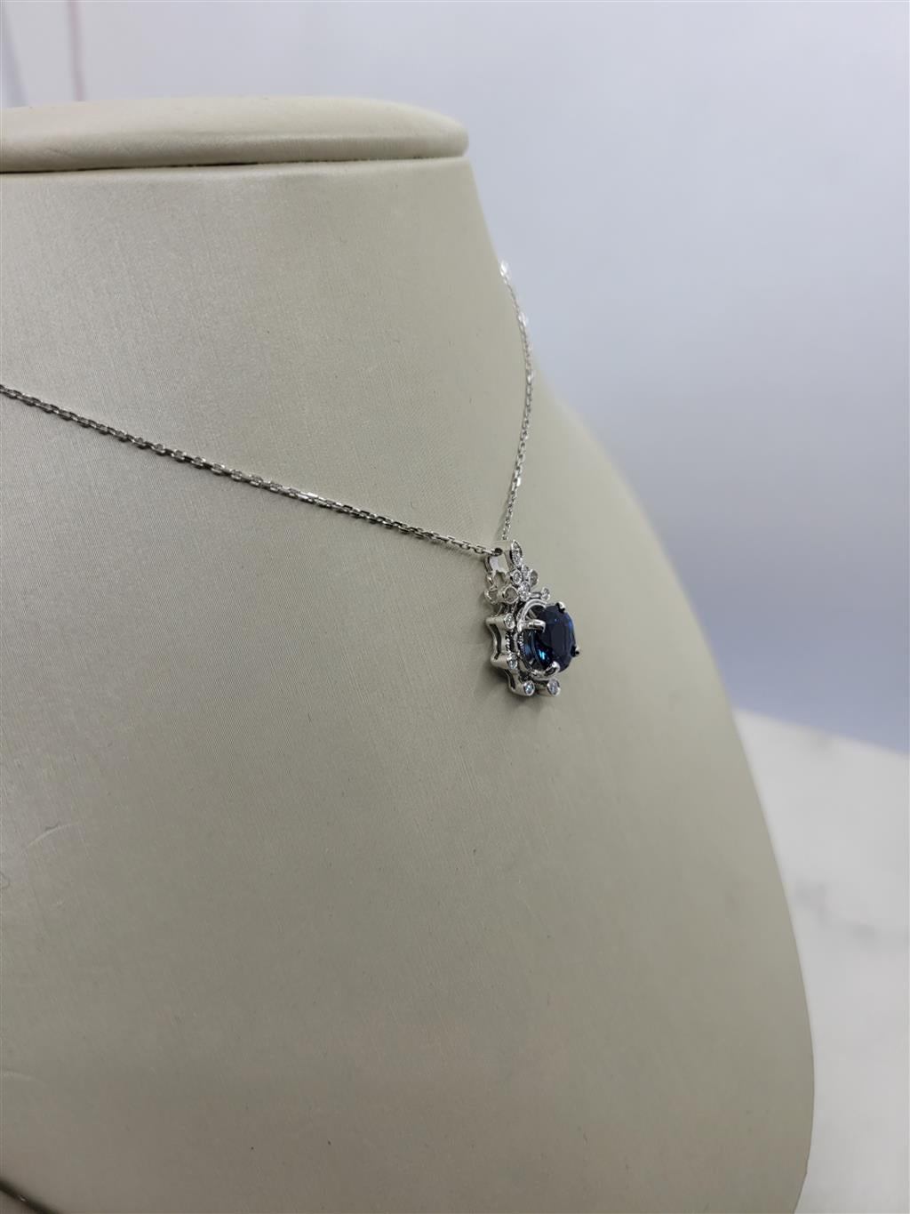 14k White Gold Sapphire & Diamond Vintage Gemstone Necklace