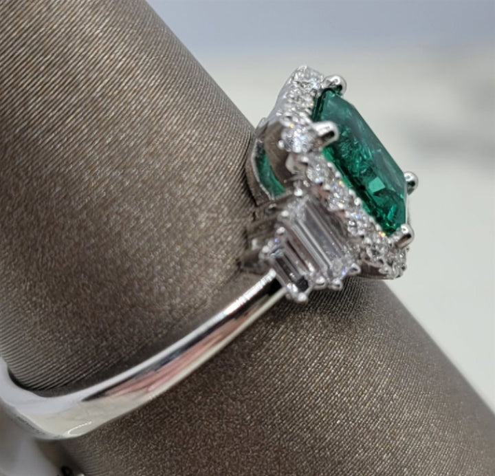 14K White Gold Antique Emerald & Diamonds Gemstone Ring