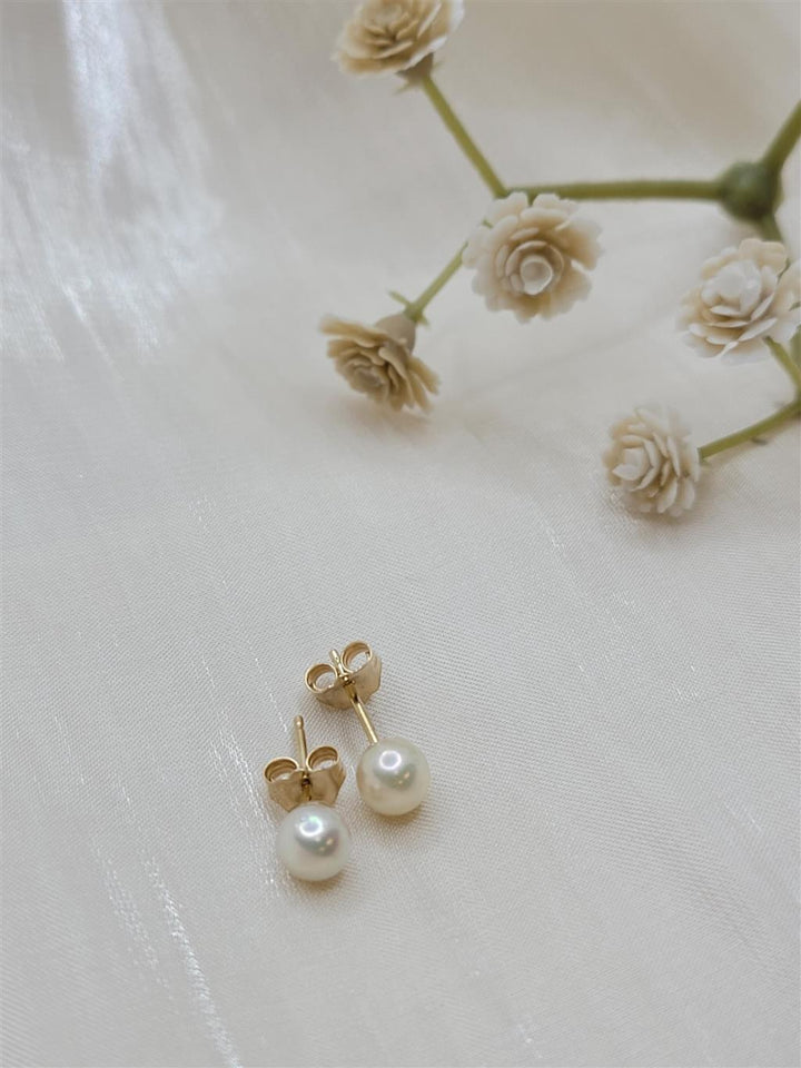 14K Yellow Gold 5.5 mm Akoya Pearl Stud Earrings