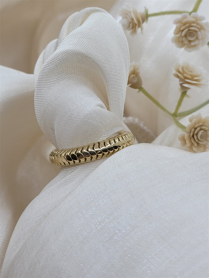 14K Yellow Gold Snake Textured Lightweight Fashion Ring
