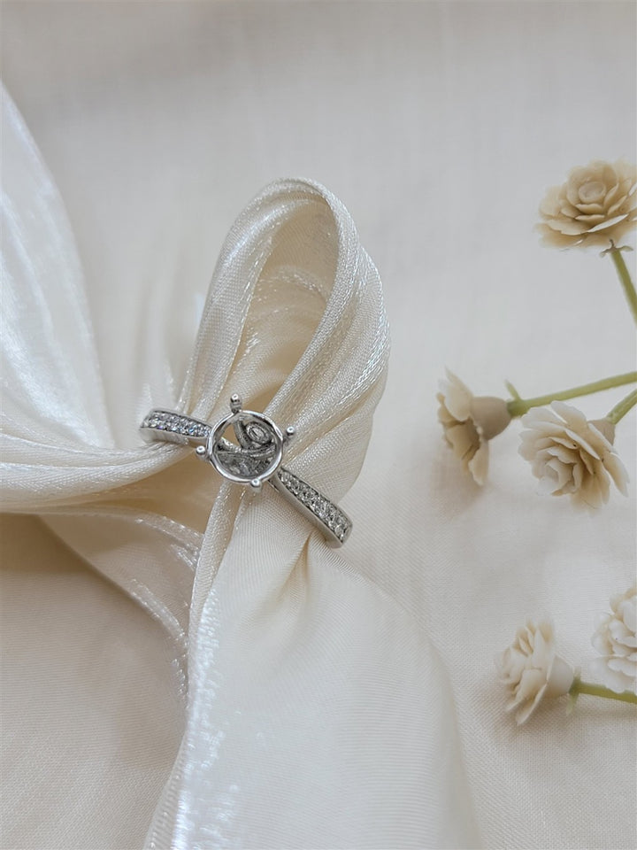 18K White Gold Cathedral Diamond Engagement Ring Mounting
