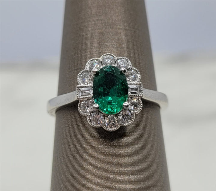 14K White Gold Antique Emerald & Diamonds Gemstone Ring