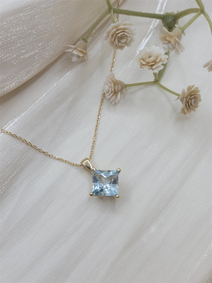 14K Yellow Gold Aquamarine Solitaire Necklace