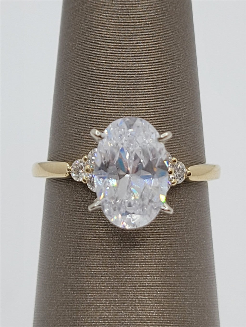 14K Yellow Gold Oval Lab Grown Diamond Engagement Ring Mounting