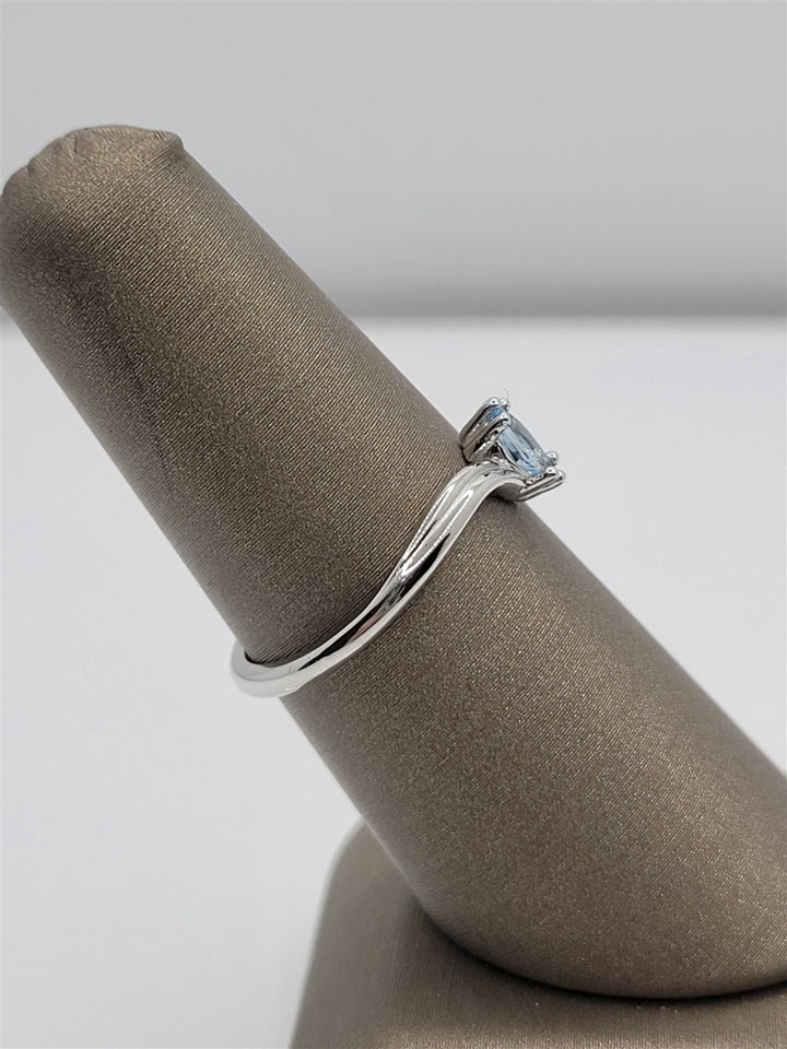 10K White Gold Fashion Aquamarine Gemstone Ring