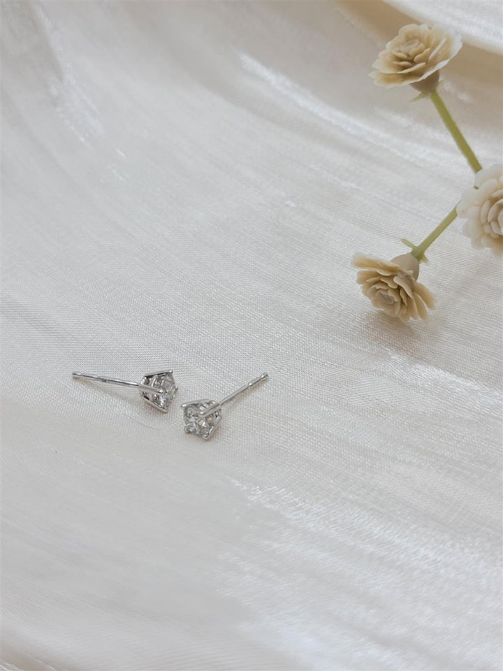 14K White Gold 0.50 Twt Round Cut Lab Grown Stud Earrings