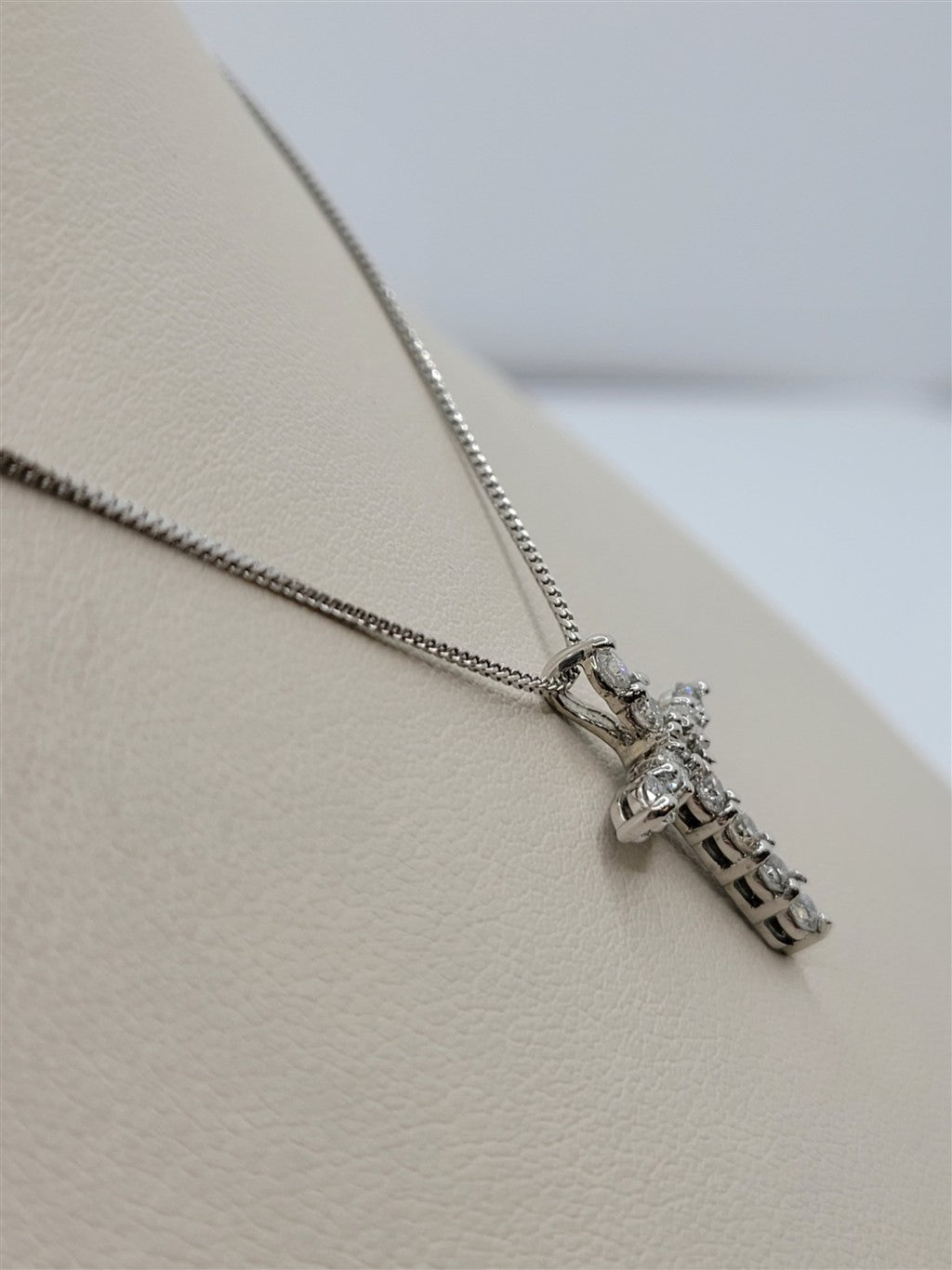 18" 14K White Gold .60 Twt Cross Pendant Necklace