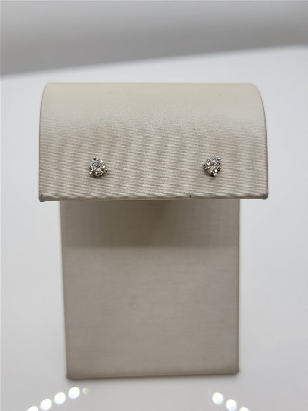 14K White Gold 0.34 Twt Round Cut Diamond Stud Earrings