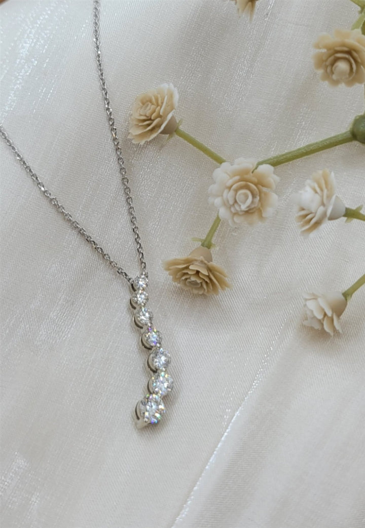 16.5" 14K White Gold 7-Stone Diamond Journey Pendant Necklace