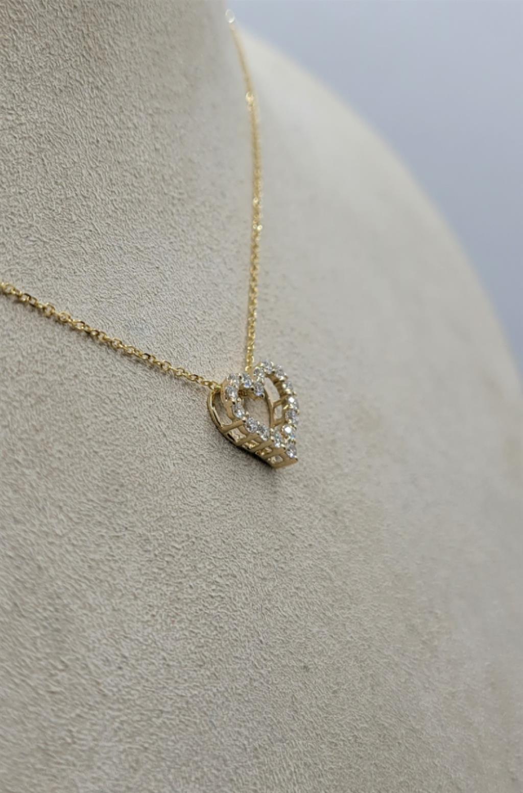 14K Yellow Gold 0.25 ctw Round Cut Diamond Heart Necklace