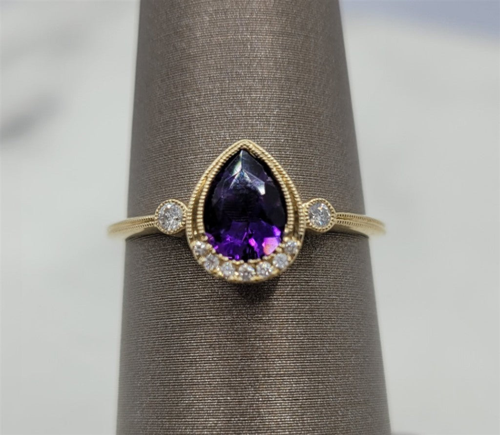 14K Yellow Gold Fashion Amethyst & Diamonds Gemstone Ring