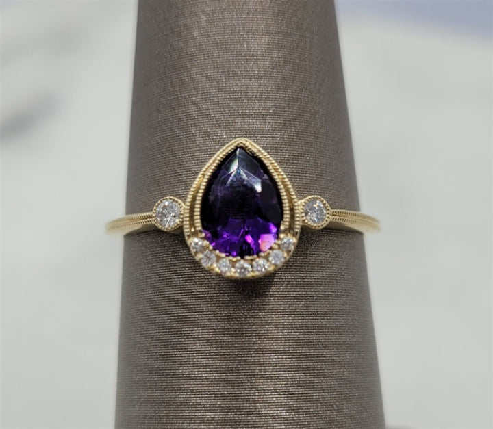 14K Yellow Gold Fashion Amethyst & Diamonds Gemstone Ring