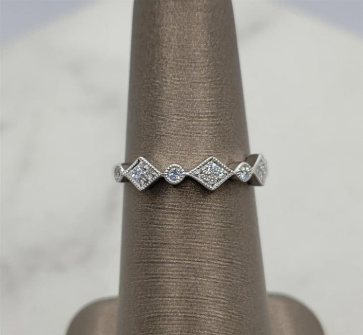 18K White Gold Fashion Diamond Fashion Ring