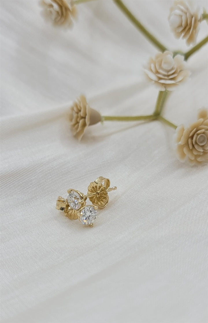 14K Yellow Gold 0.66 Twt Round Cut Diamond Stud Earrings