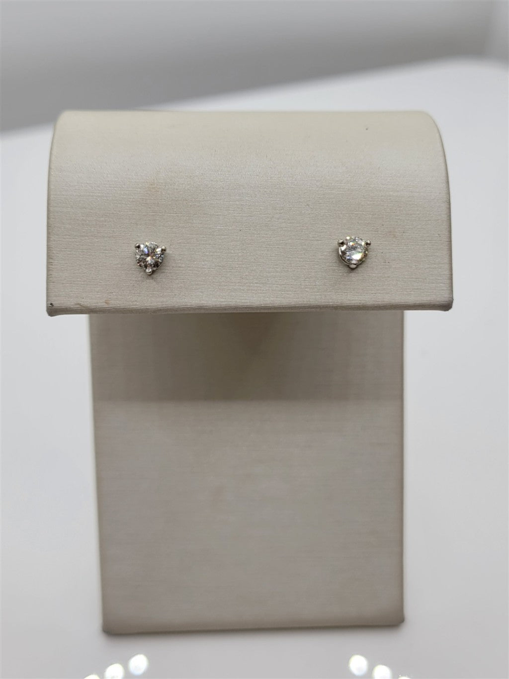 14K White Gold 0.30 Twt Round Cut Diamond Stud Earrings