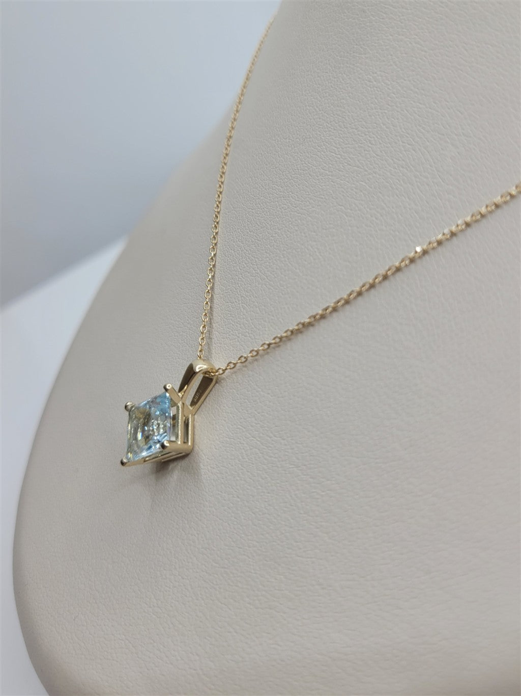 14K Yellow Gold Aquamarine Solitaire Necklace