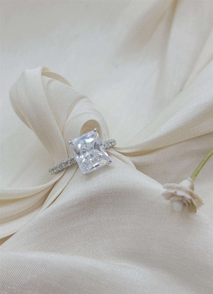 14K White Gold Oval Diamond Engagement Ring Mounting