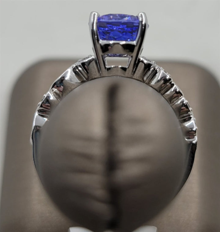 14K White Gold Antique Tanzanite & Diamonds Gemstone Ring