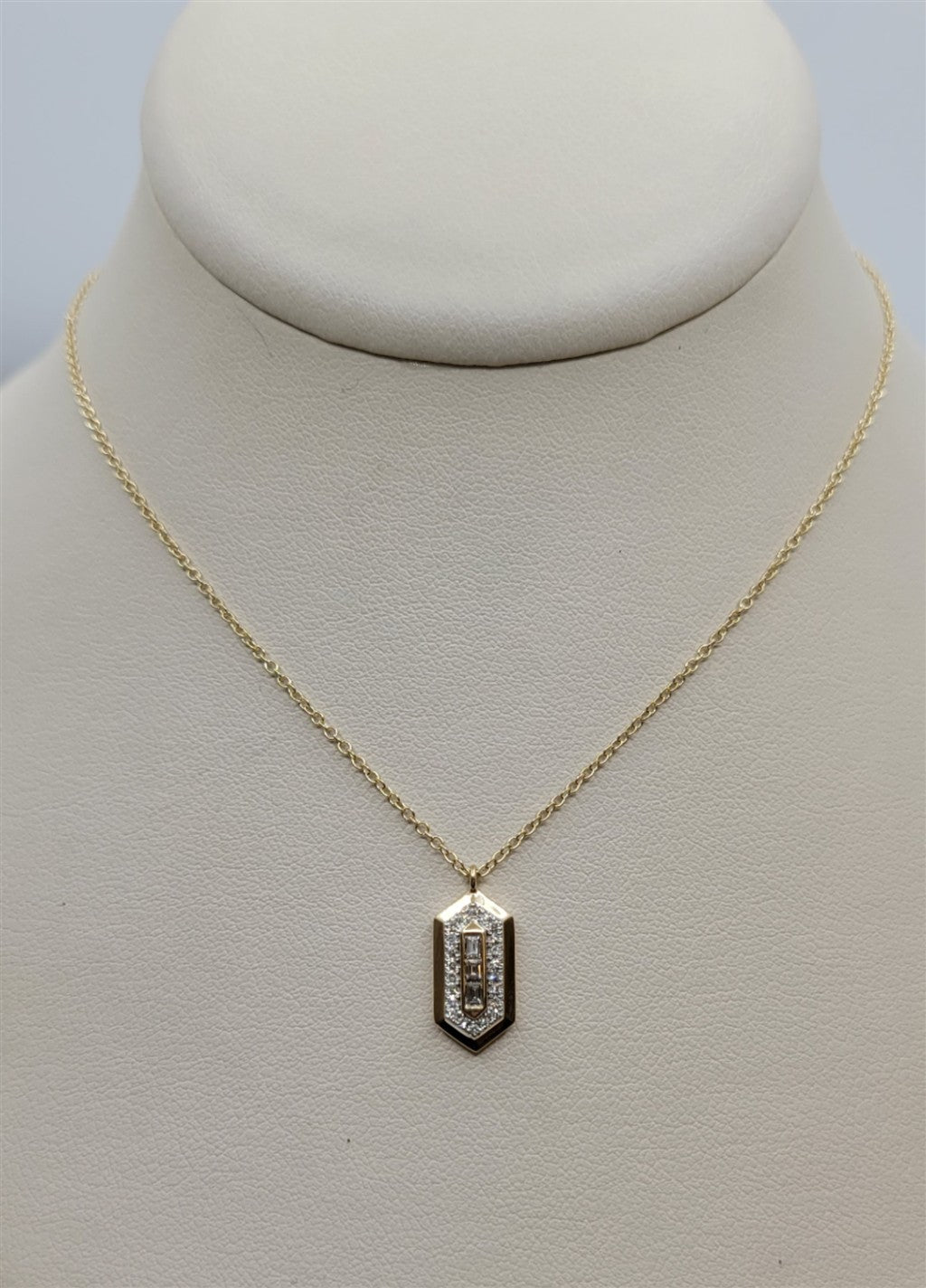 18" 14K Yellow Gold Diamond Pendant Fashion Necklace