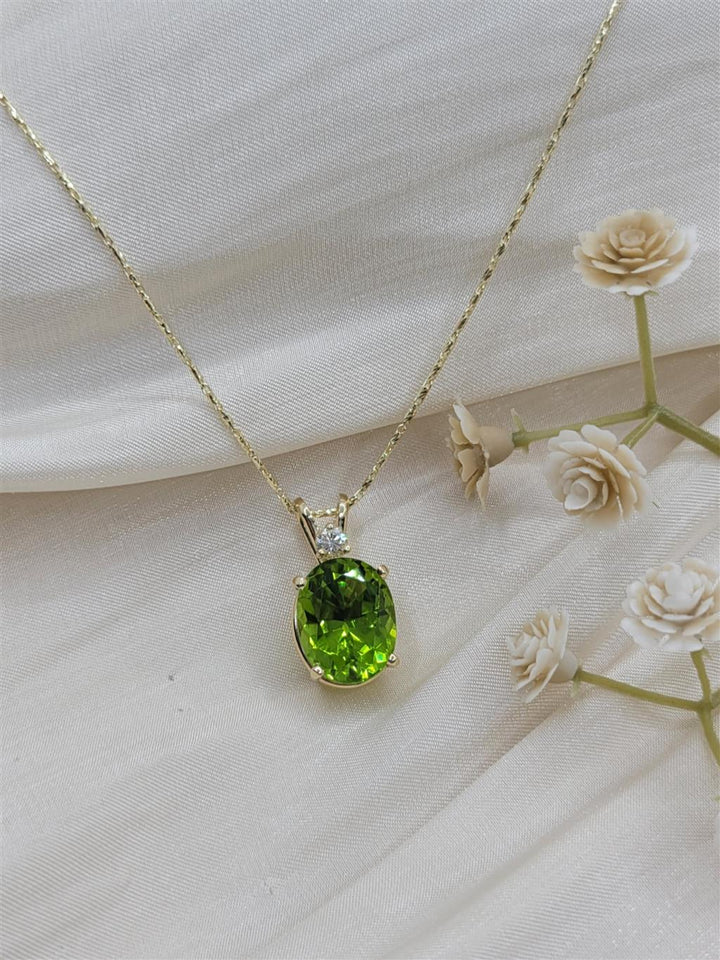 14K Yellow Gold Green Peridot & Diamond Fashion Necklace