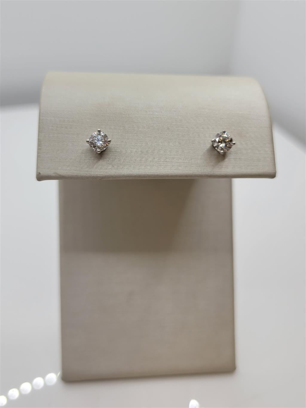 14K White Gold 0.50 Twt Round Cut Lab Grown Stud Earrings