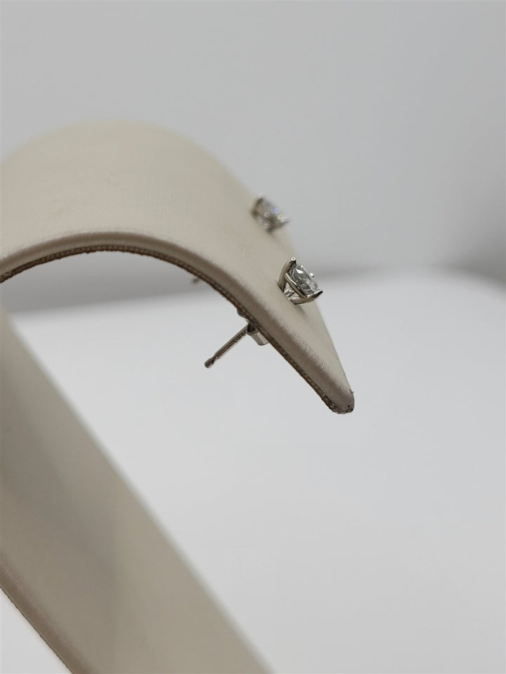 14K White Gold 0.47 Twt Round Cut Diamond Stud Earrings