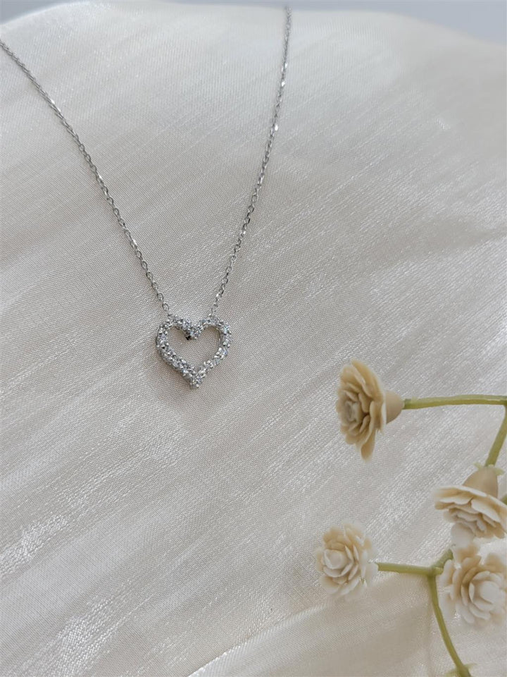 14K White Gold 0.25 ctw Round Cut Diamond Heart Necklace