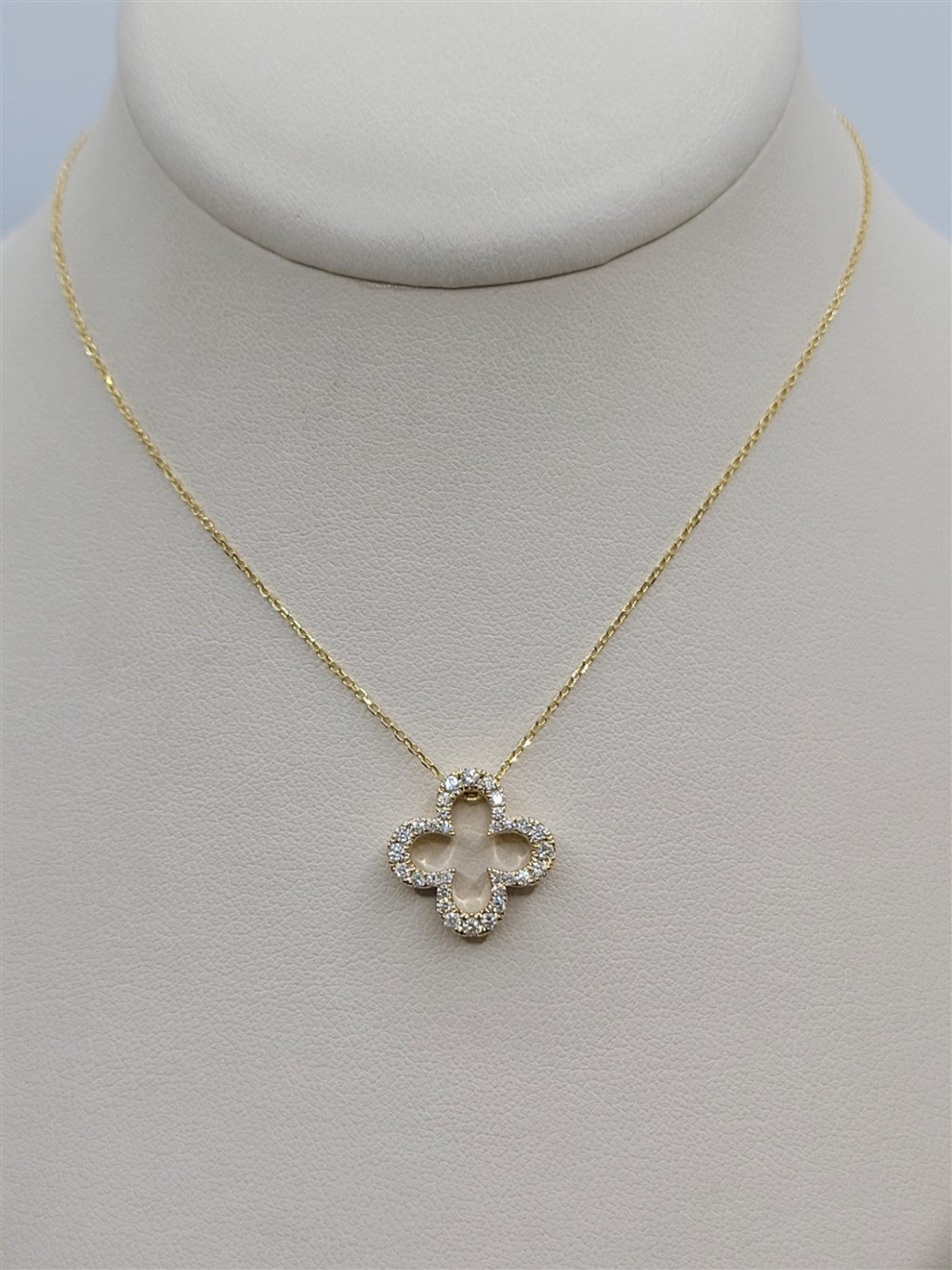 18" 14K Yellow Gold Diamond Clover Pendant Necklace