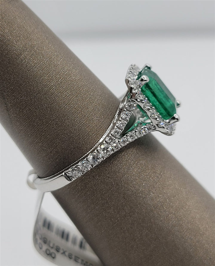 14K White Gold Fashion Emerald & Diamonds Gemstone Ring