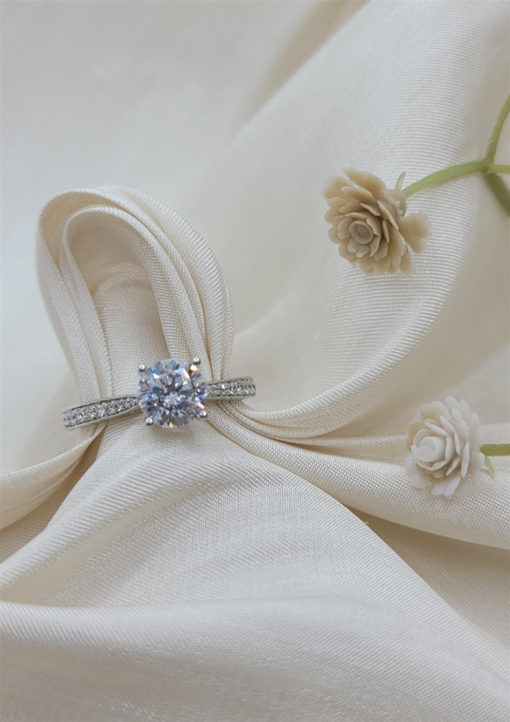 18K White Gold Cathedral Diamond Engagement Ring Mounting