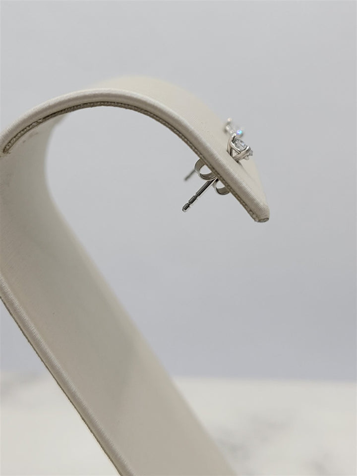 14K White Gold 0.28 Twt Round Diamond Stud Earrings
