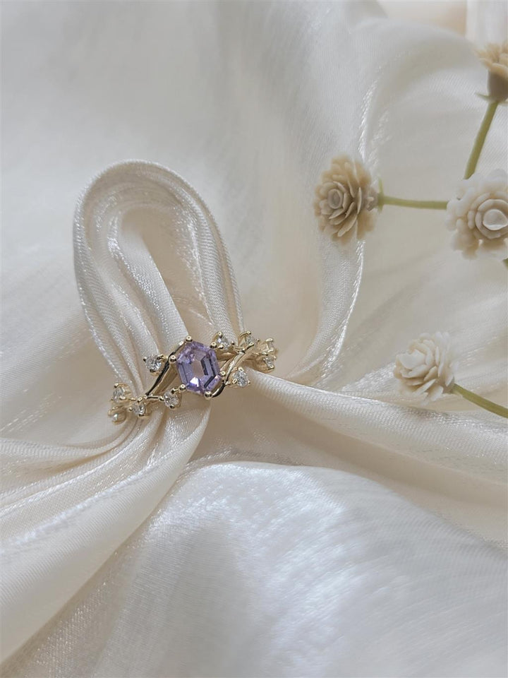 14K Yellow Gold Lavender Sapphire And Diamond "Floral" Fashion Ring