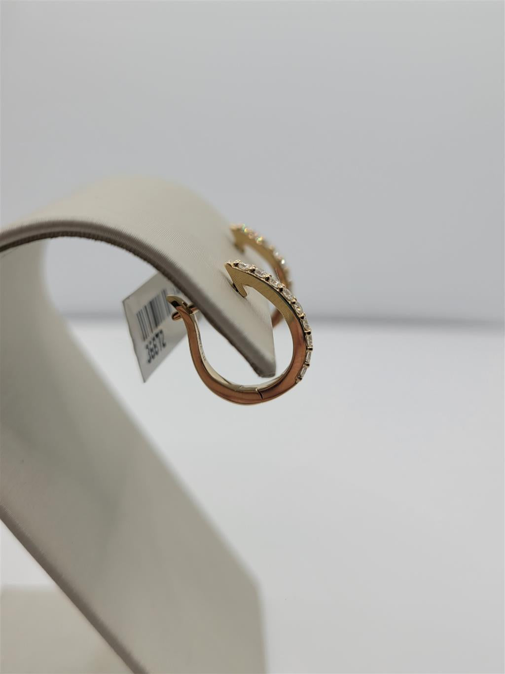 14K Yellow Gold Oval-Shaped Round Diamond Hoop Earrings