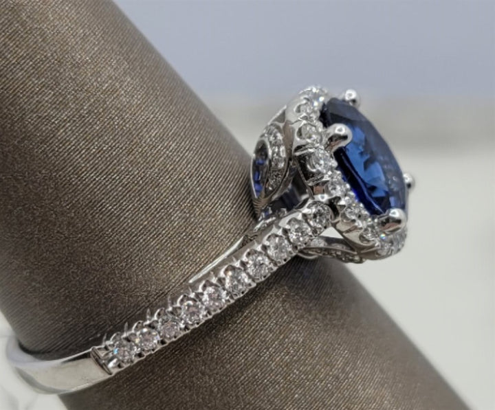 18K White Gold Classic Sapphire & Diamonds Gemstone Ring