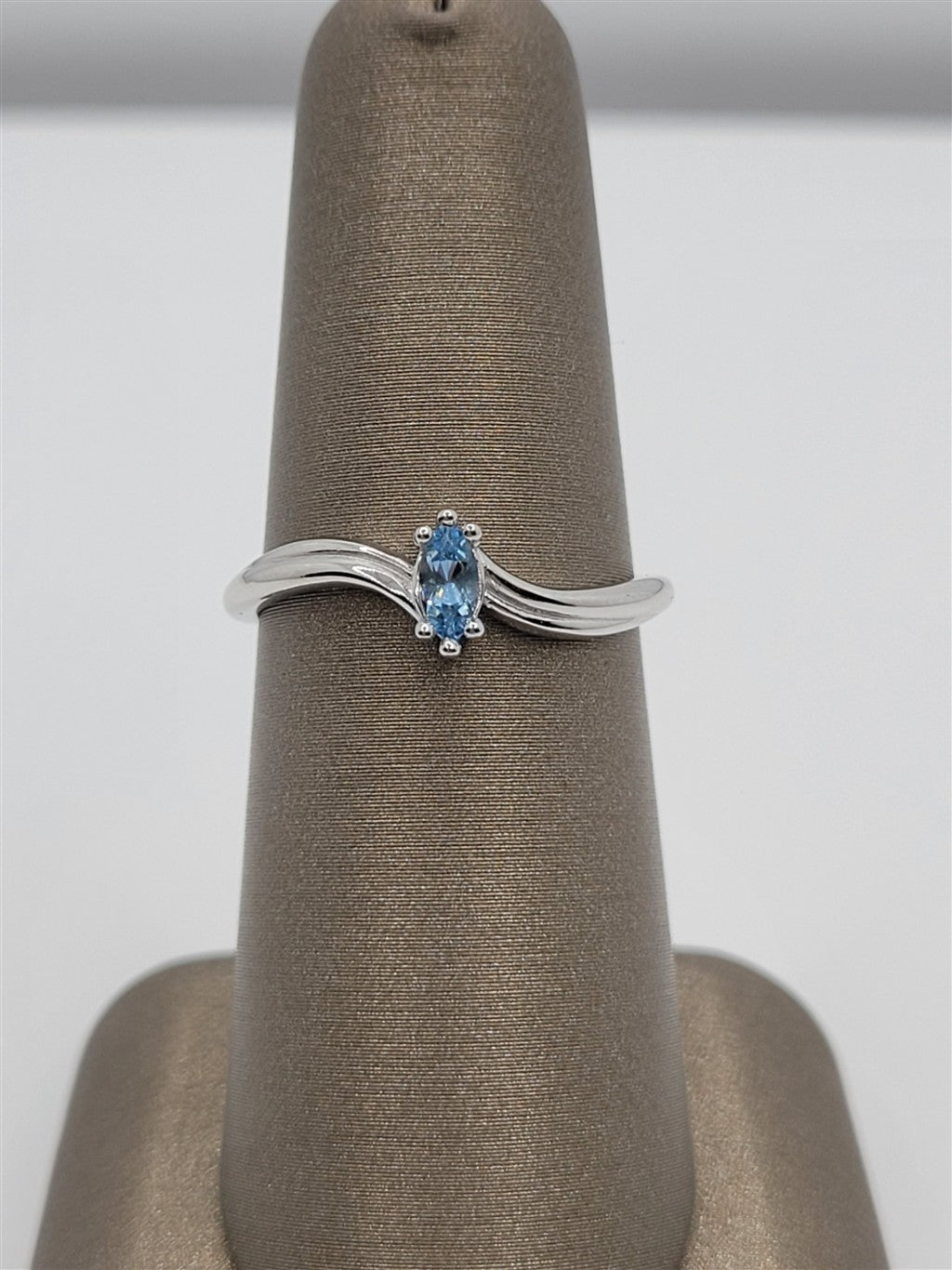 10K White Gold Fashion Aquamarine Gemstone Ring