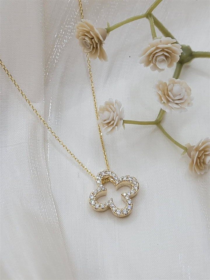 18" 14K Yellow Gold Diamond Clover Pendant Necklace