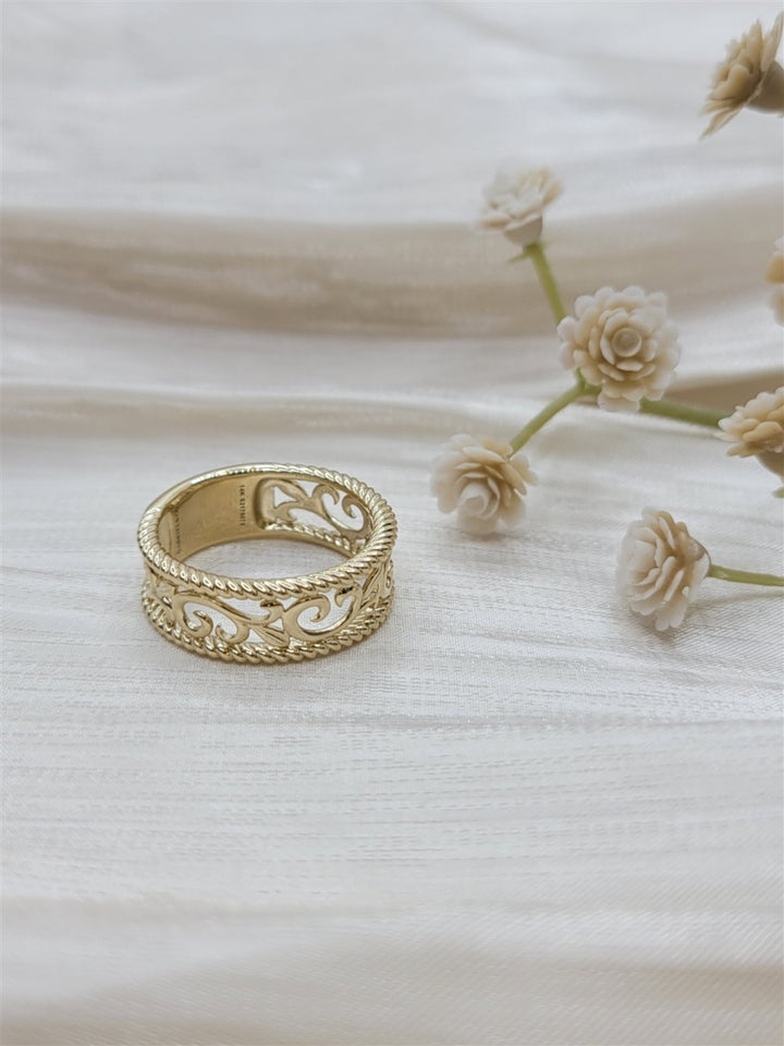 Vintage 14K Yellow Gold Swirly Filigree Ring
