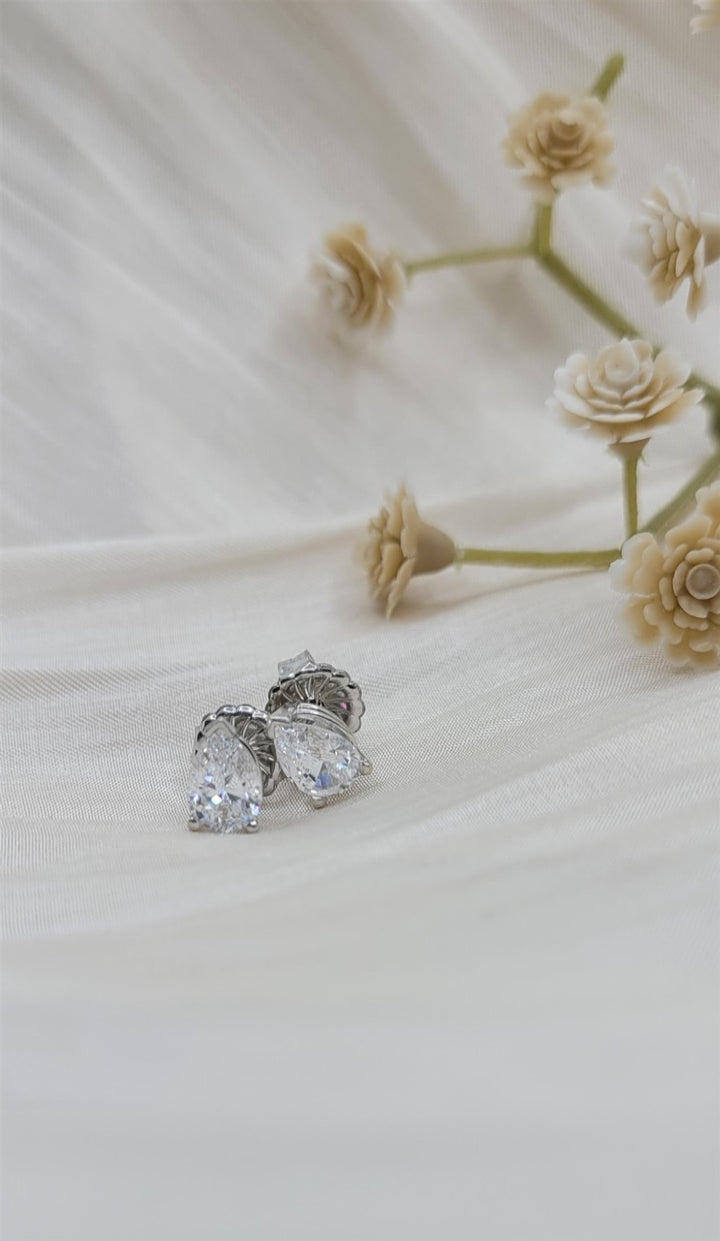 14K White Gold 1.50 ctw Pear cut Diamond Stud Earrings