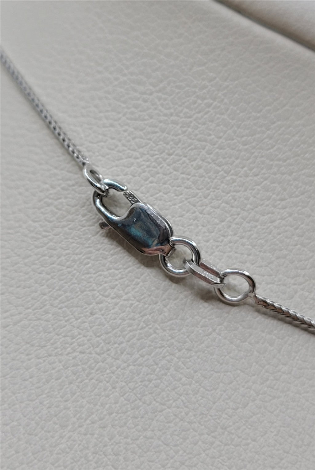 18" 14K White Gold .60 Twt Cross Pendant Necklace