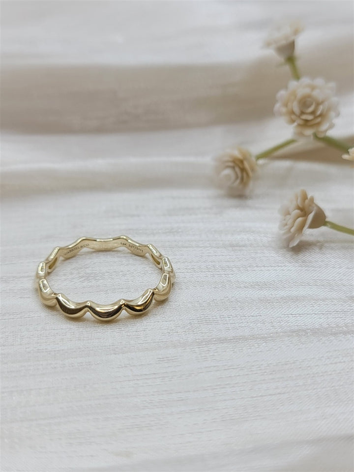 14K Yellow Plain Gold Scallop Stackable Ladies Ring