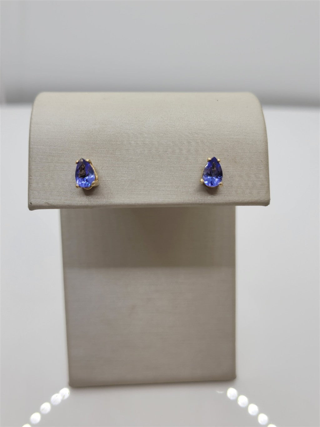 14K Yellow Gold Tanzanite Stud Fashion Earrings