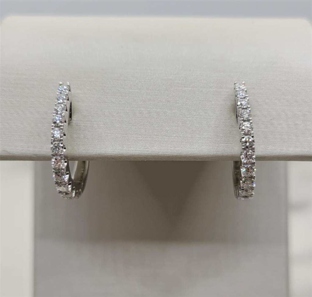 18K White Gold 0.62 ctw Round cut Diamond Hoop Earrings